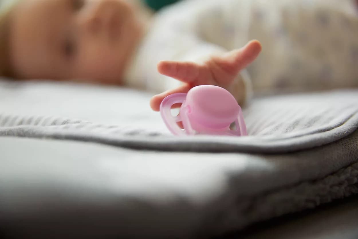 پستانک ارتودنسی ۰ تا ۶ ماه دوتایی فیلیپس اونت PHILIPS AVENT سری UltraAir مدل SCF245/20 — تصویر ۷
