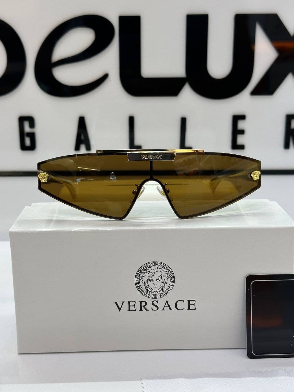 عینک ورساچه Versace Sunglasses 8051 — تصویر ۴