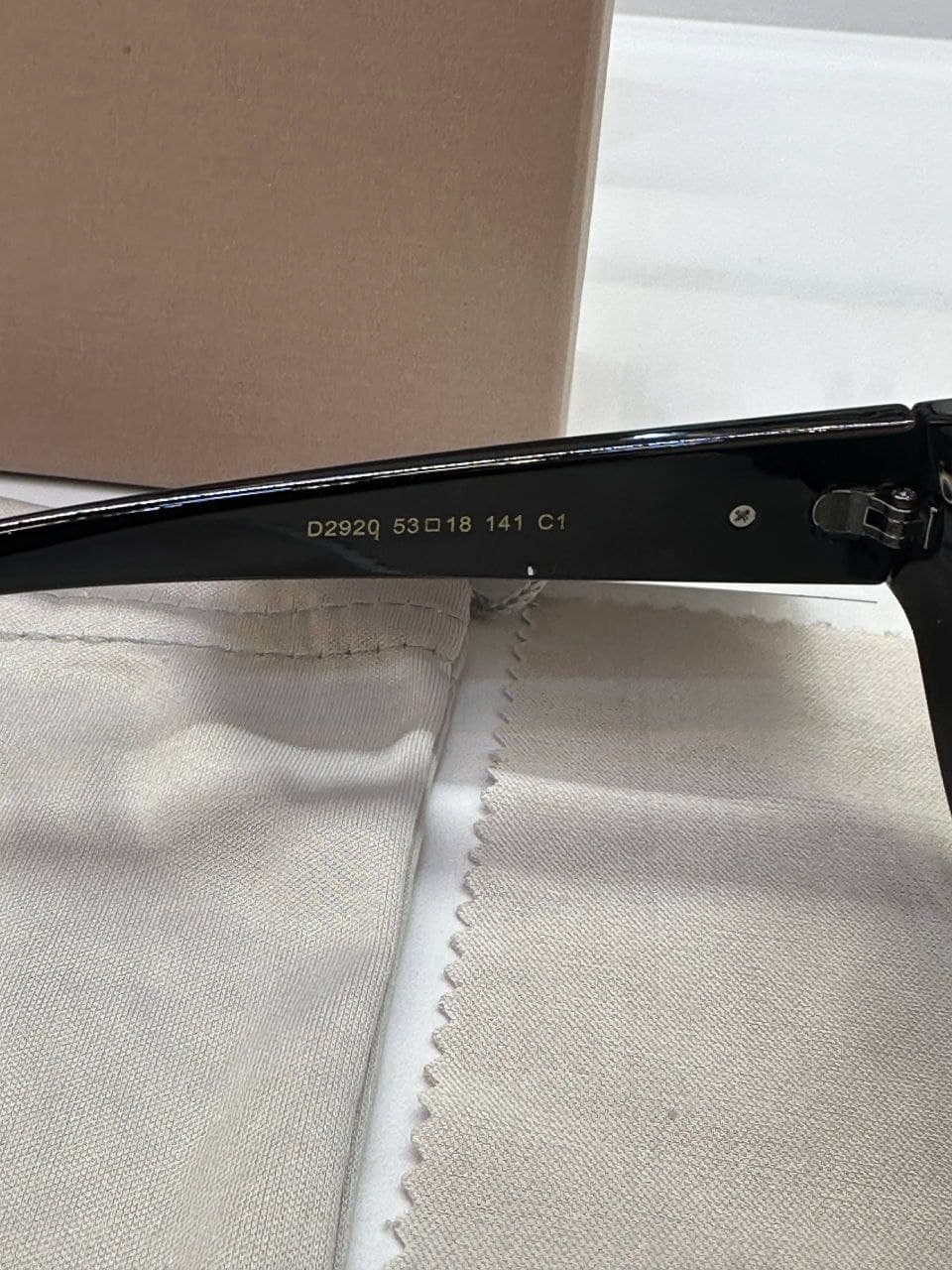 عینک دیور Dior Sunglasses D2920 — تصویر ۷