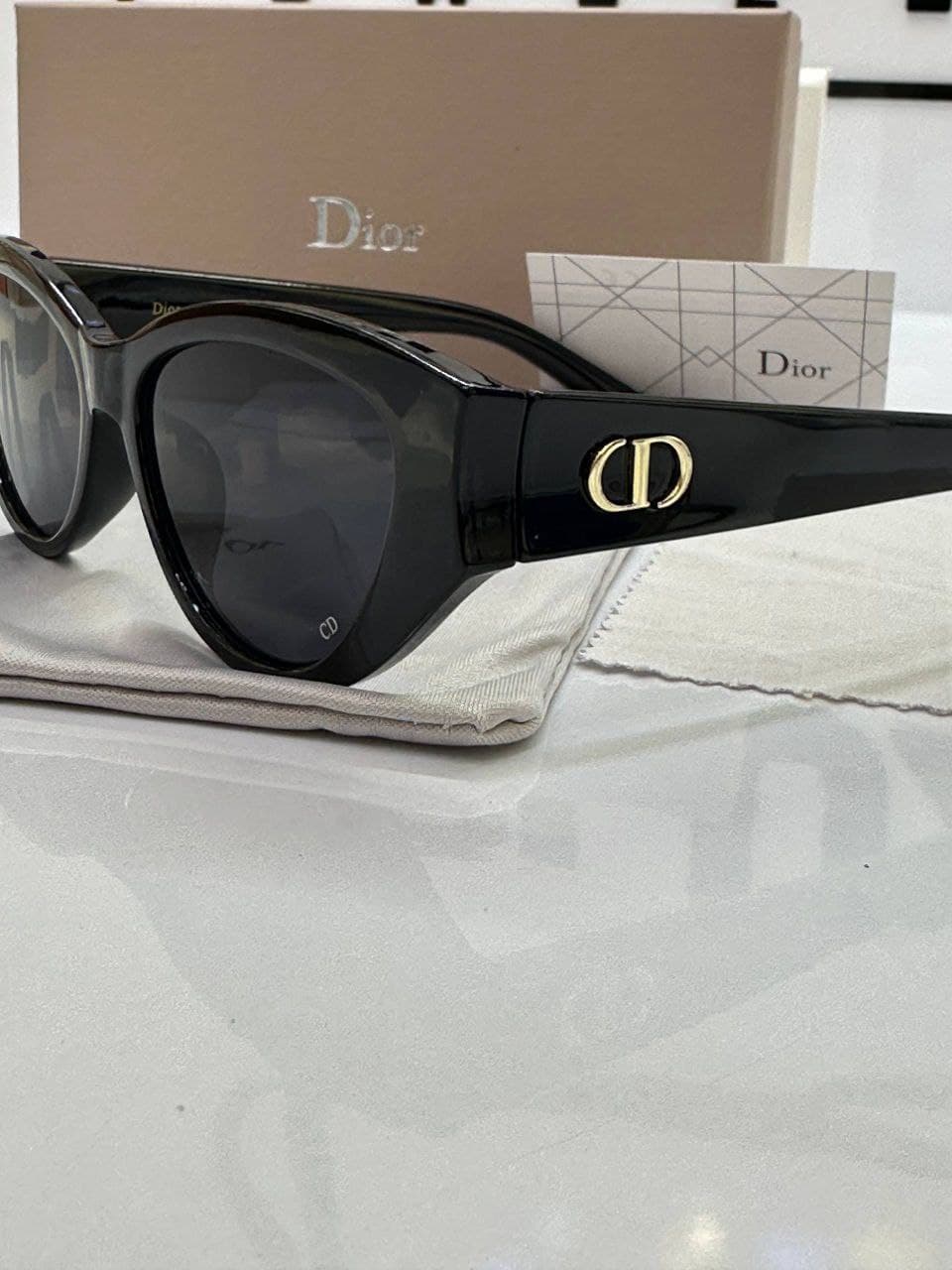 عینک دیور Dior Sunglasses D2920 — تصویر ۳