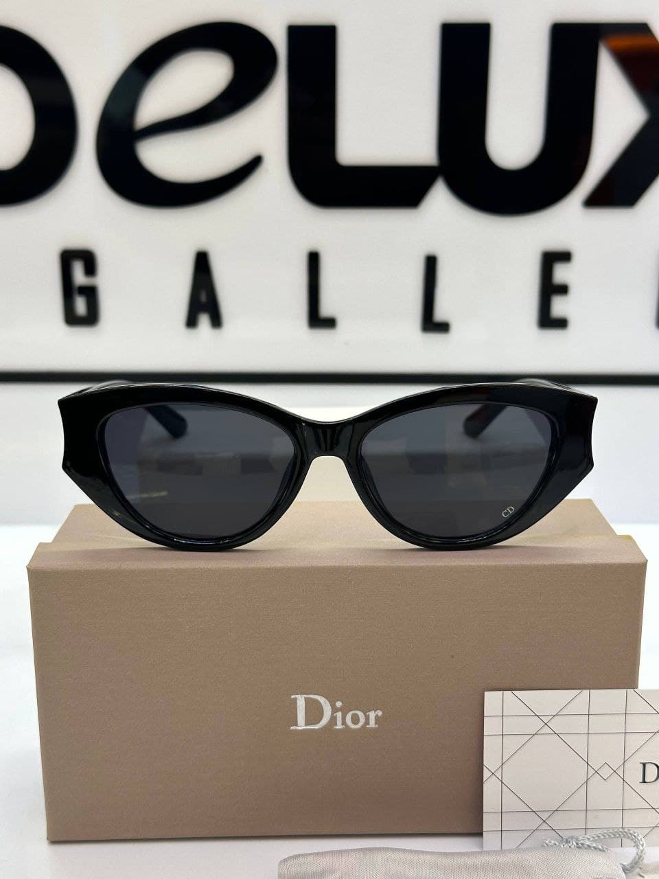 عینک دیور Dior Sunglasses D2920 — تصویر ۴