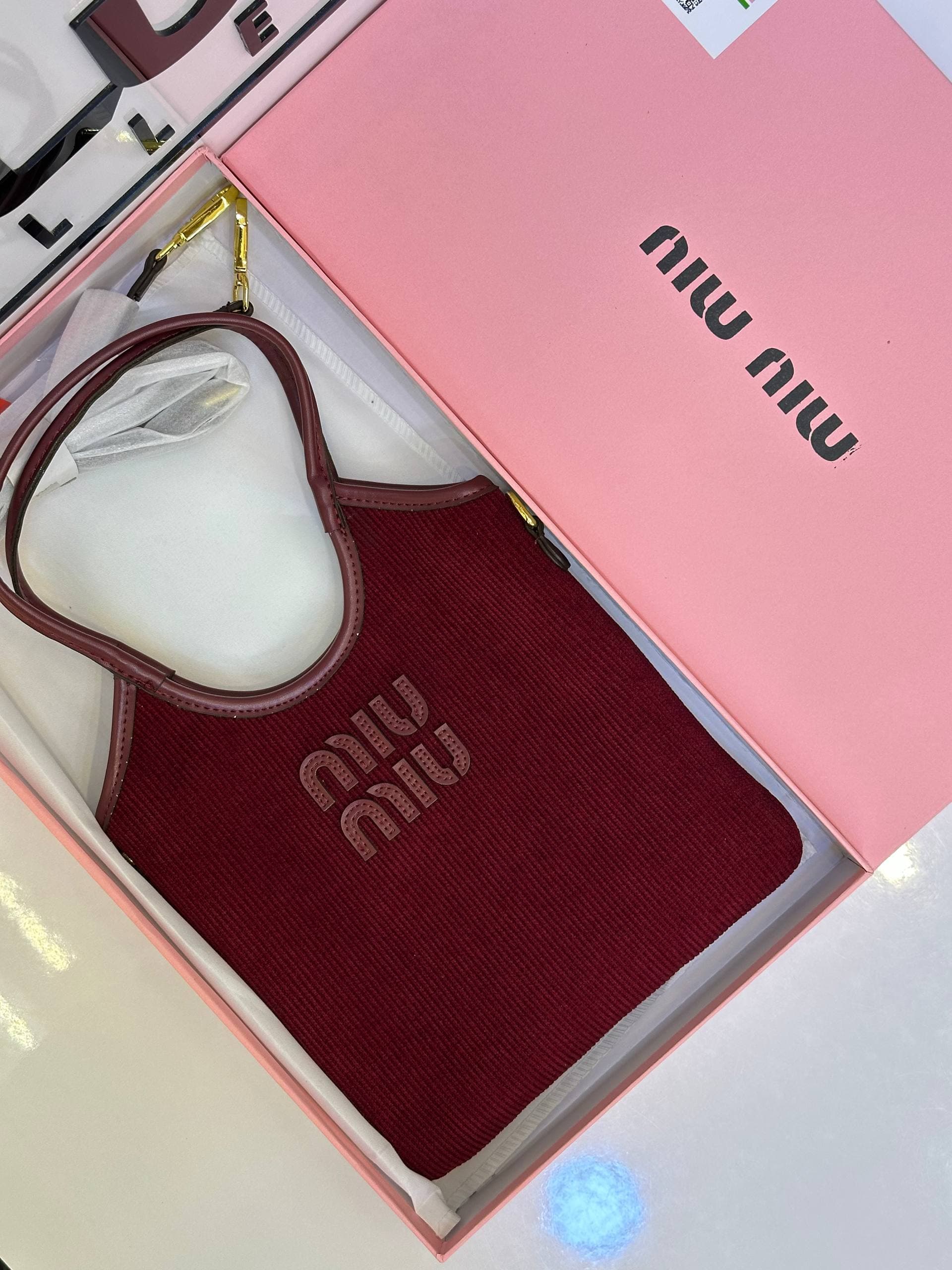 توت بگ میومیو MiuMiu — تصویر ۴