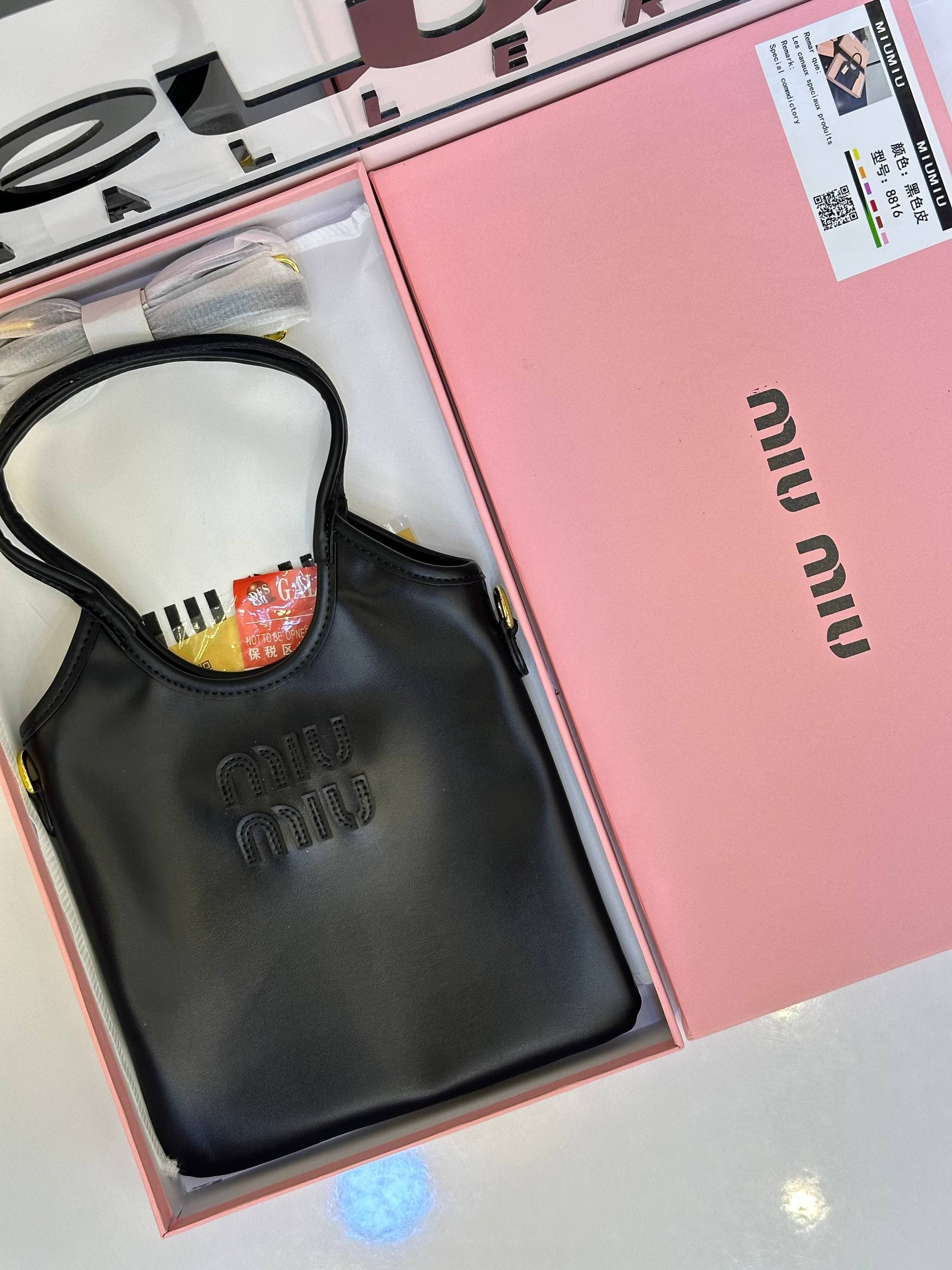 توت بگ میومیو MiuMiu — تصویر ۵