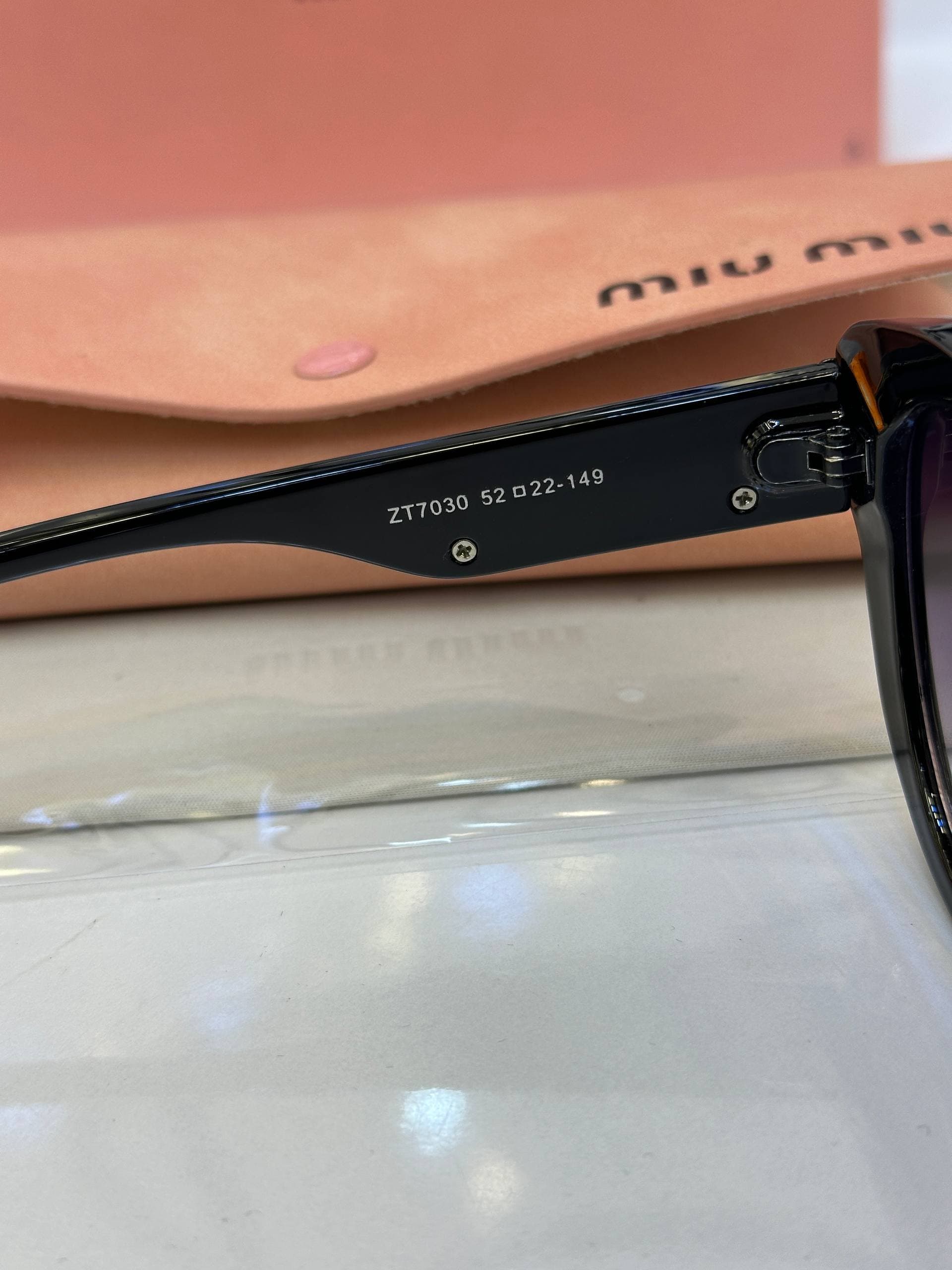 عینک میو میو MiuMiu Sunglasses zt7030 — تصویر ۲