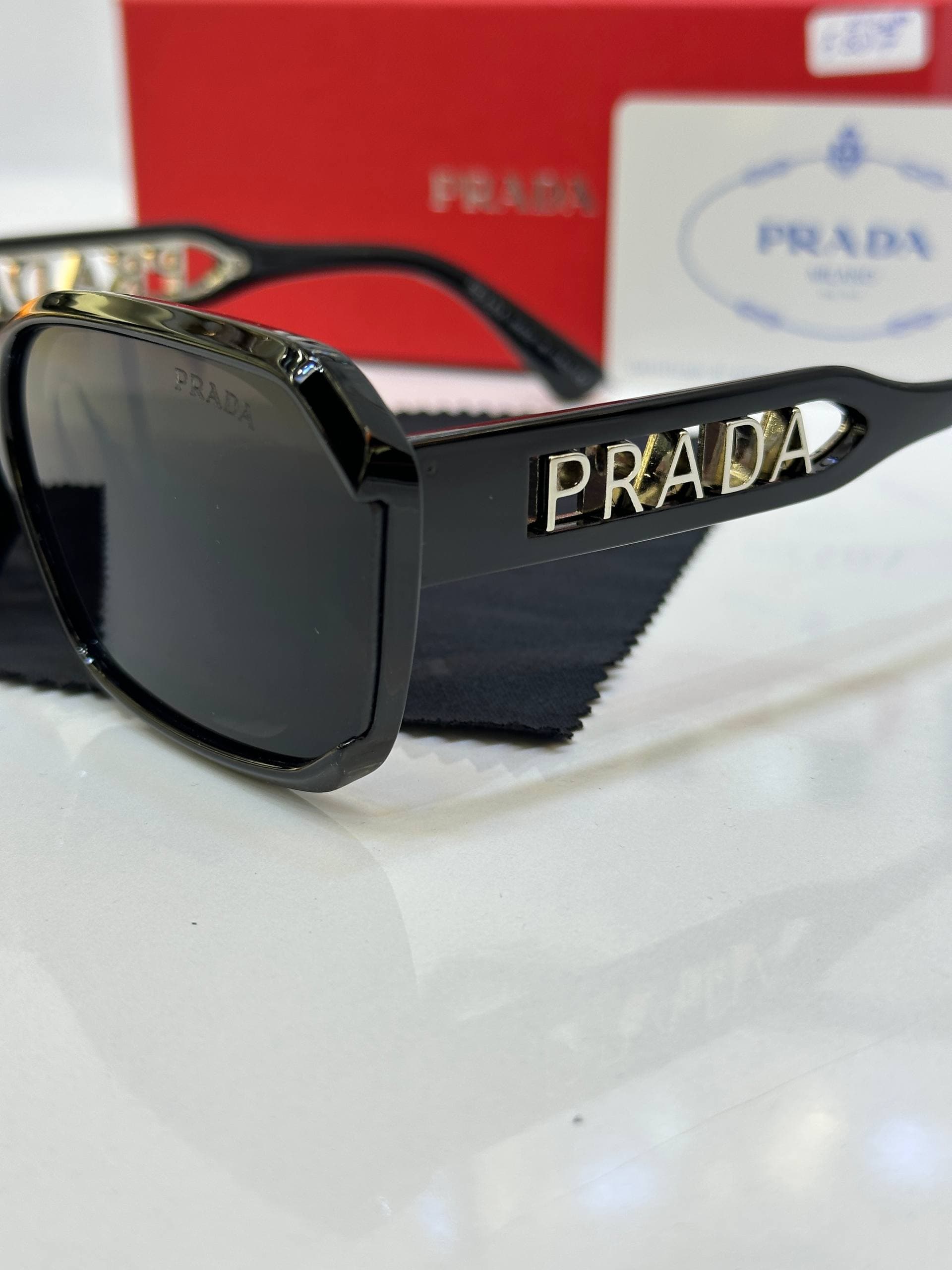 عینک پرادا Prada Sunglasses 3103 — تصویر ۴