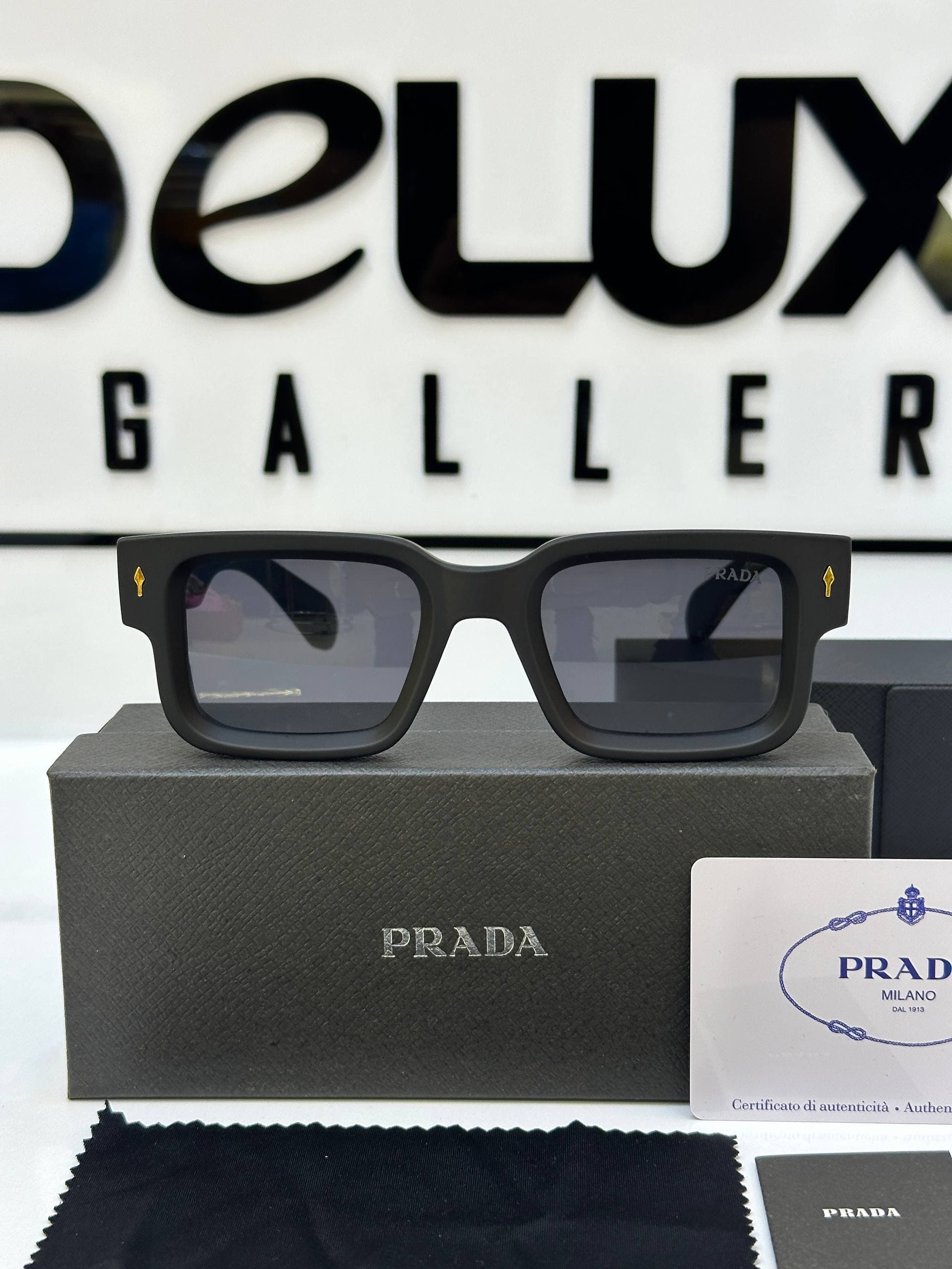 عینک پرادا Prada Sunglasses M11-1 — تصویر ۲