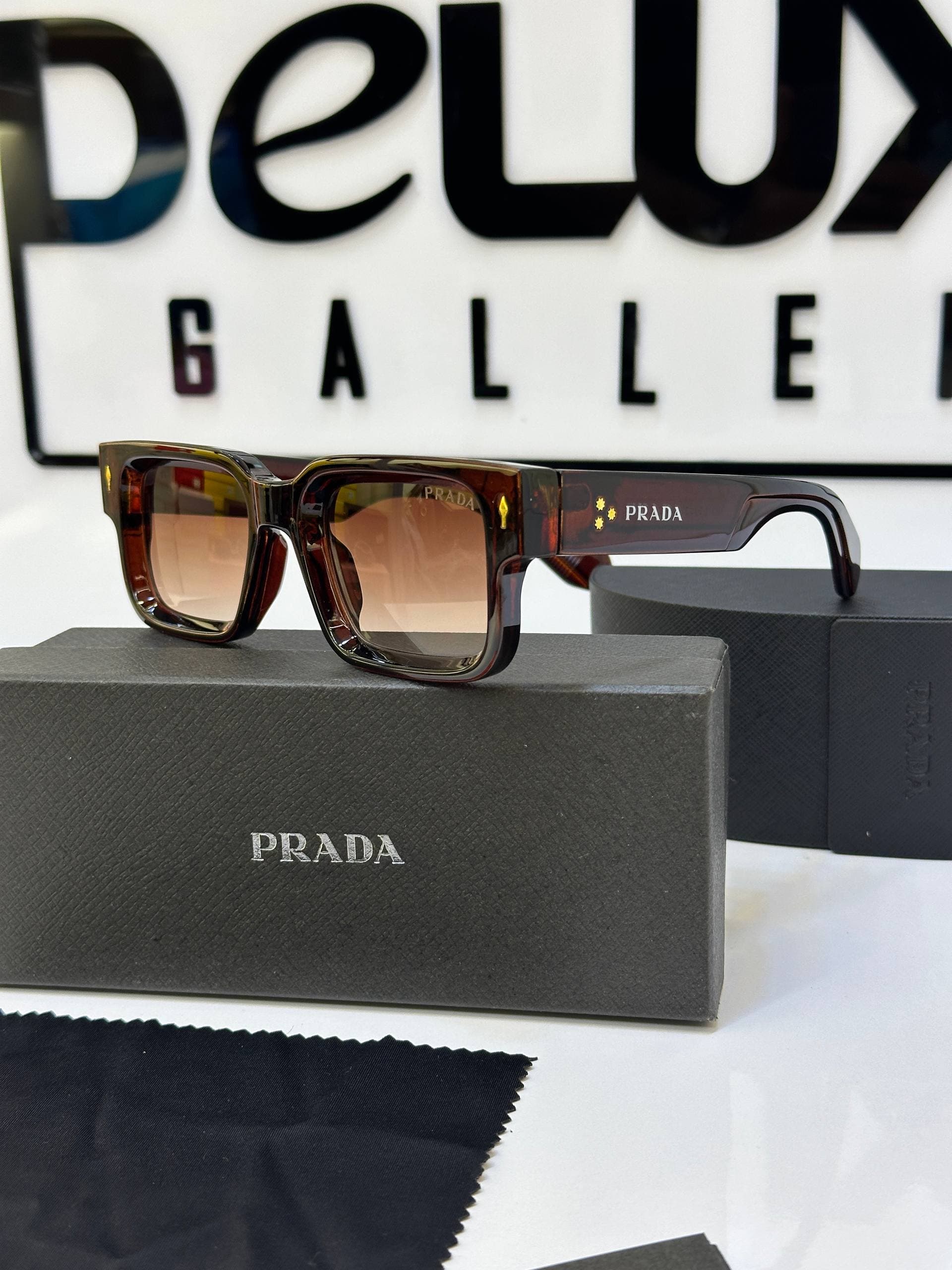 عینک پرادا Prada Sunglasses M11-1 — تصویر ۳