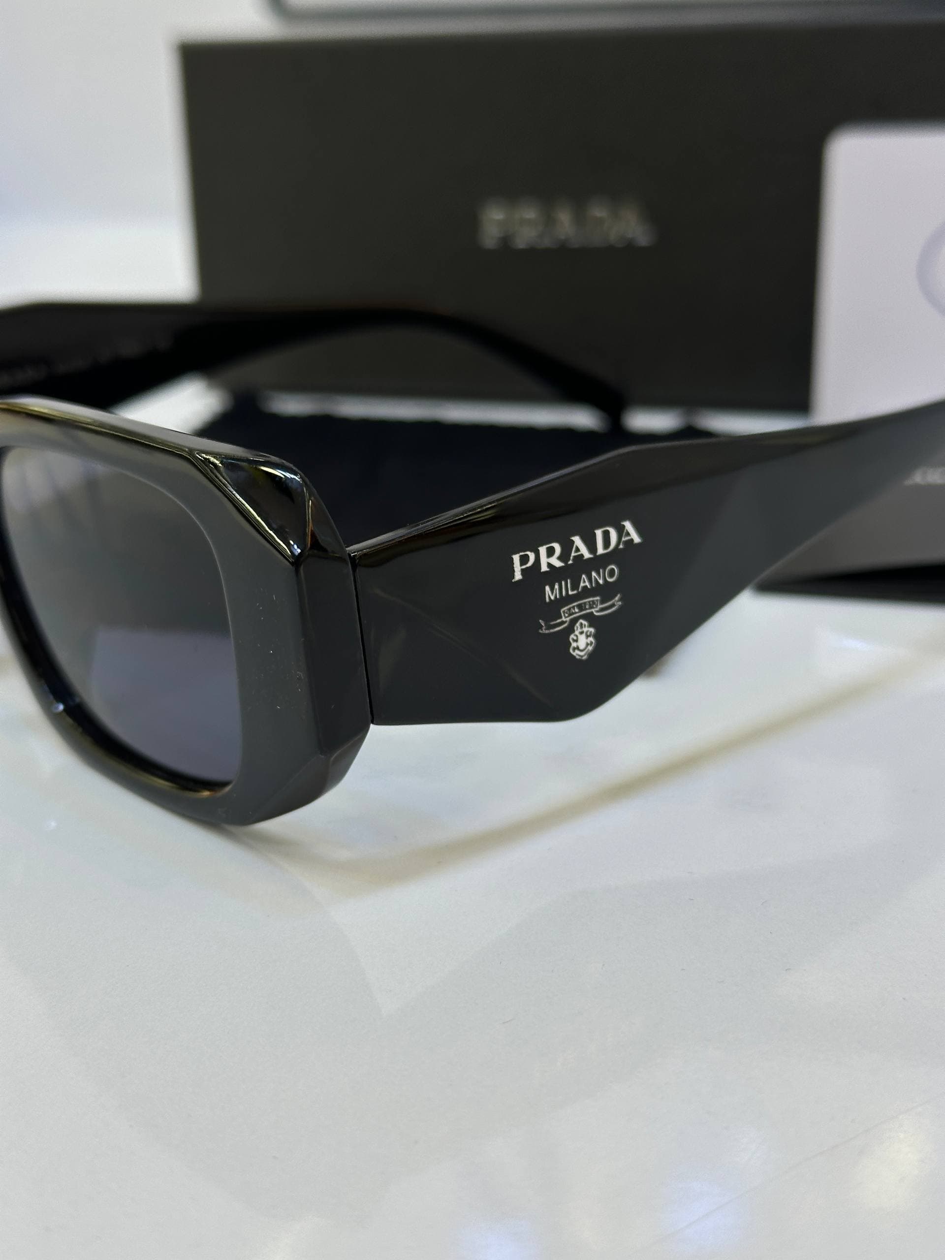 عینک پرادا Prada Sunglasses 8679 — تصویر ۶