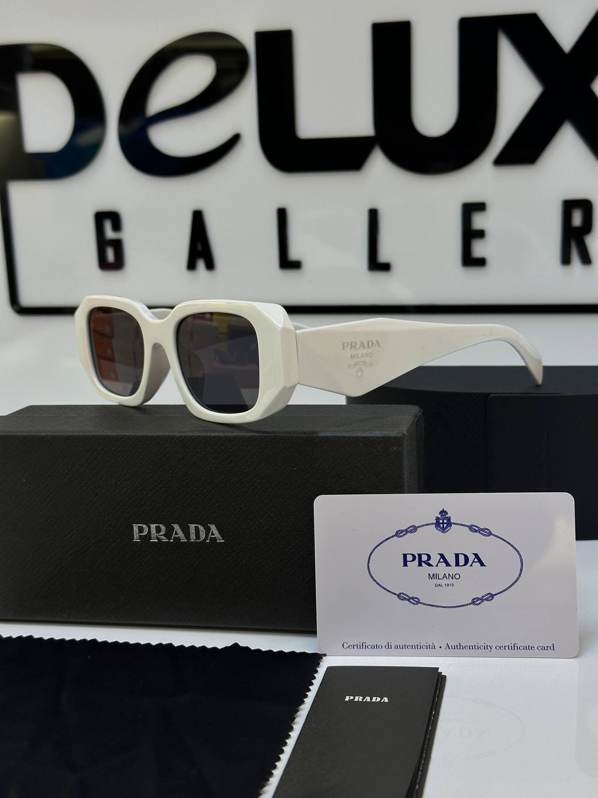 عینک پرادا Prada Sunglasses 8679 — تصویر ۳
