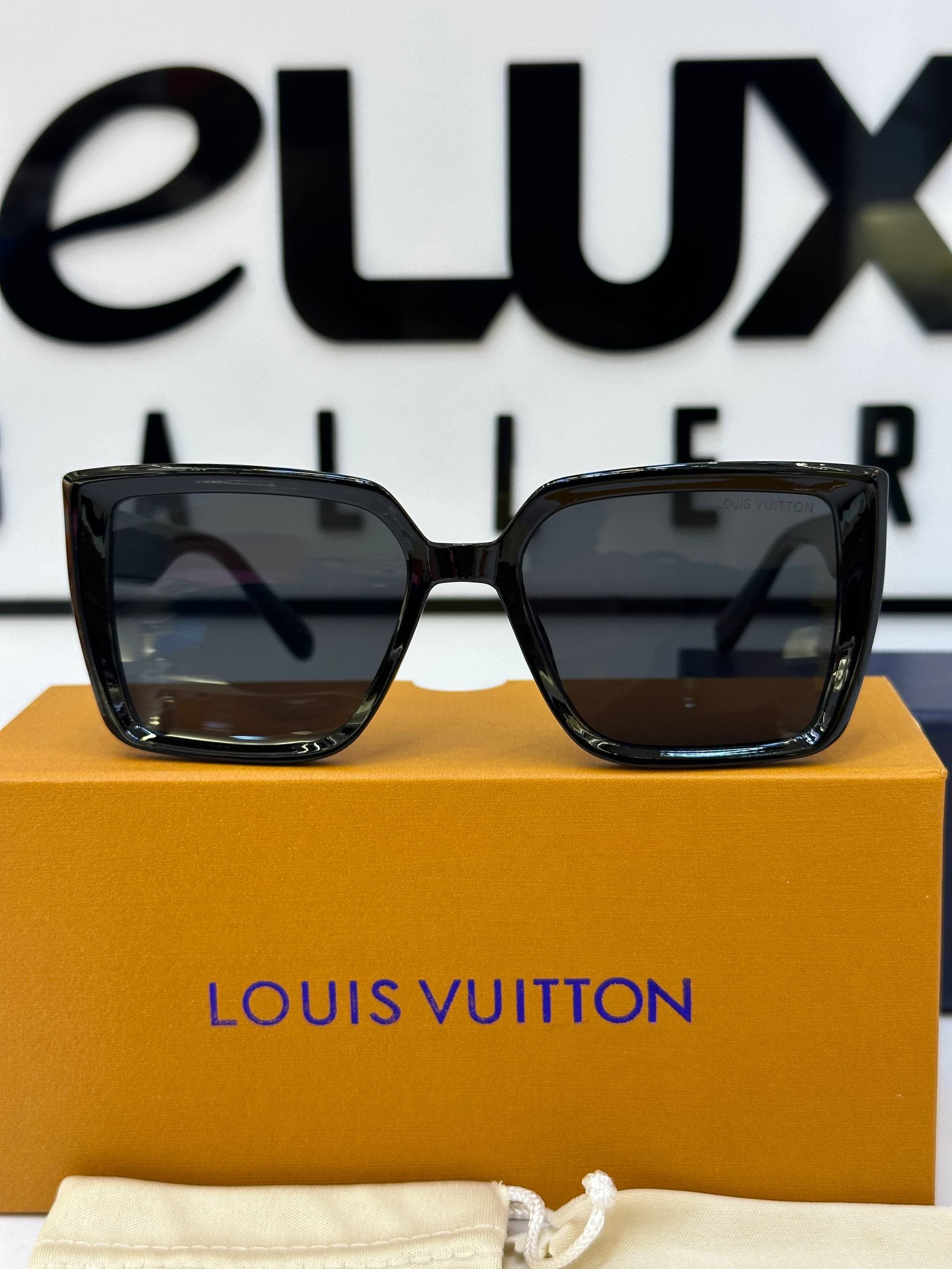 عینک لویی ویتون Lv F2095 — تصویر ۴