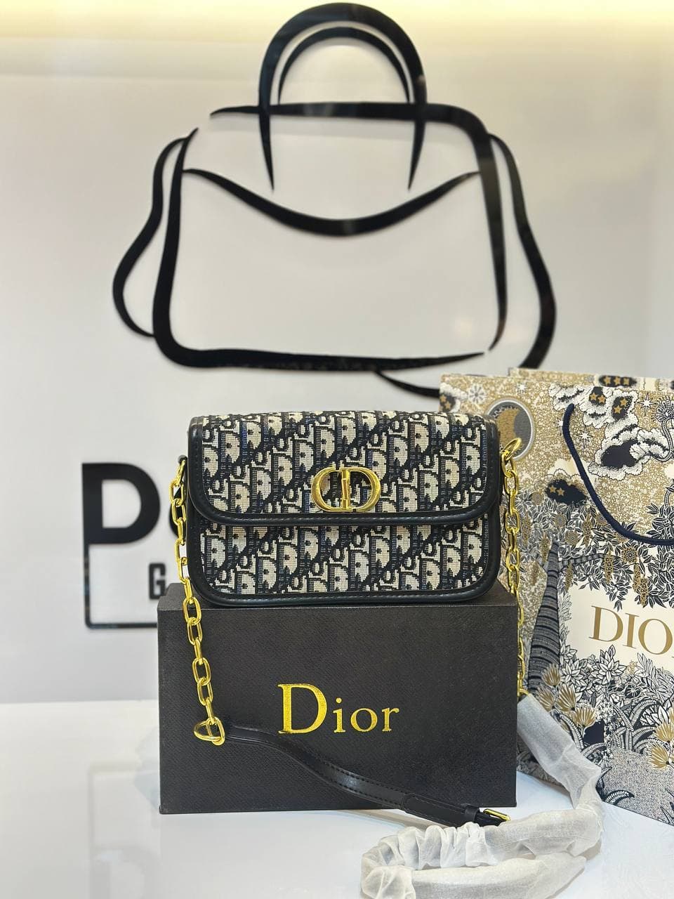کیف مونتین اونیو دیور Dior