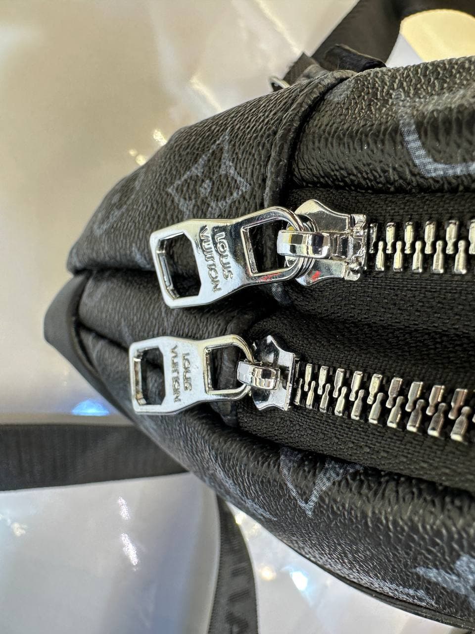 بادی بگ برند لویی ویتون Lv Body Bag — تصویر ۲