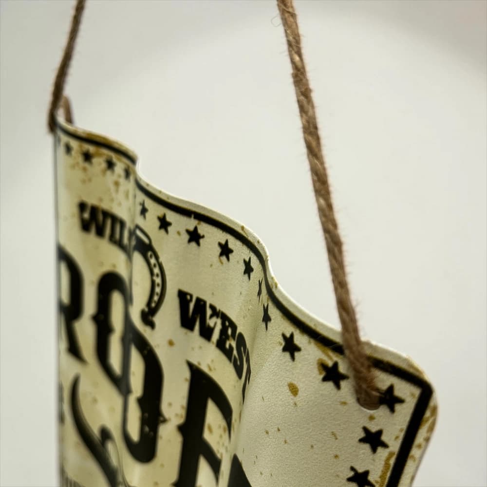 تابلو فلزی موج‌دار طرح Wild West Cowboy — تصویر ۲