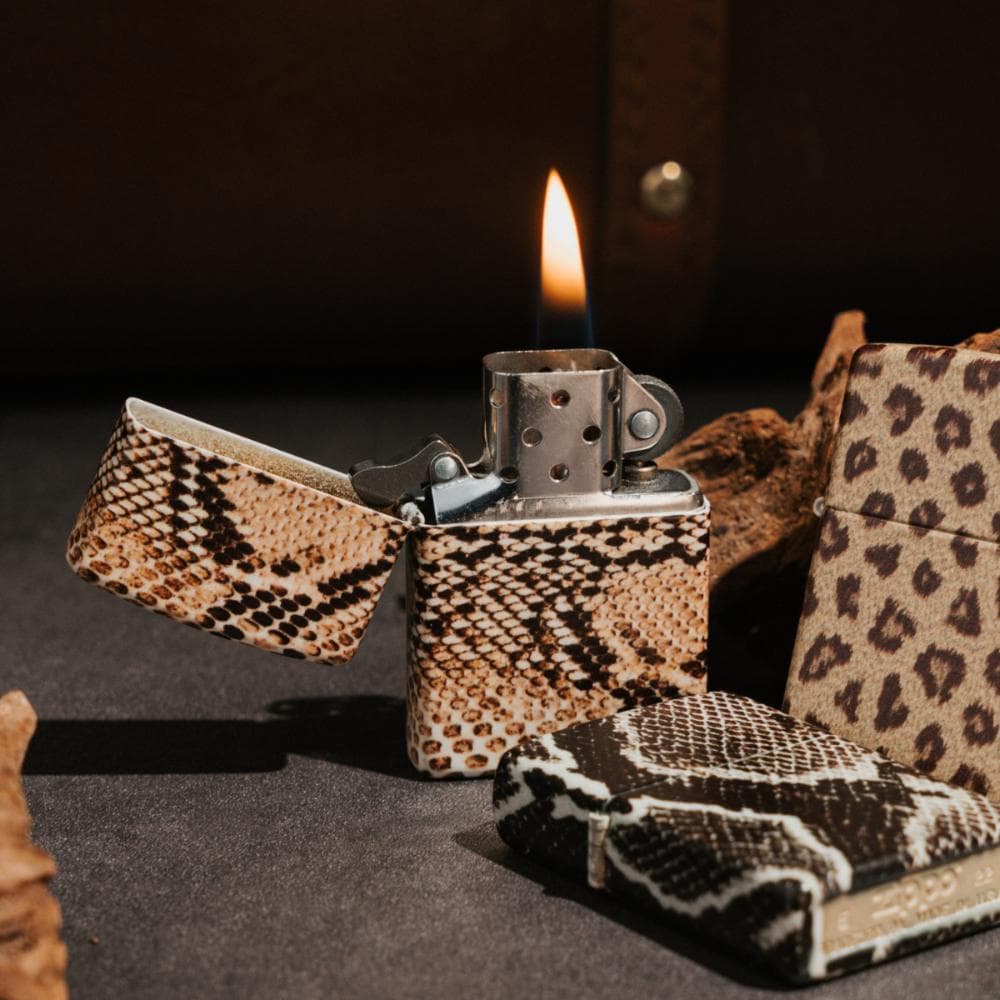 فندک زیپو کد Zippo Snake Skin Design 49352 — تصویر ۶