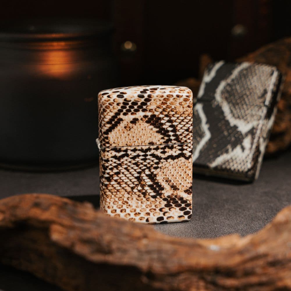 فندک زیپو کد Zippo Snake Skin Design 49352 — تصویر ۵