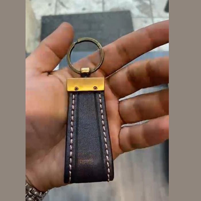 جا سوییچی چرم طبیعی دست دوز R.J — تصویر ۲