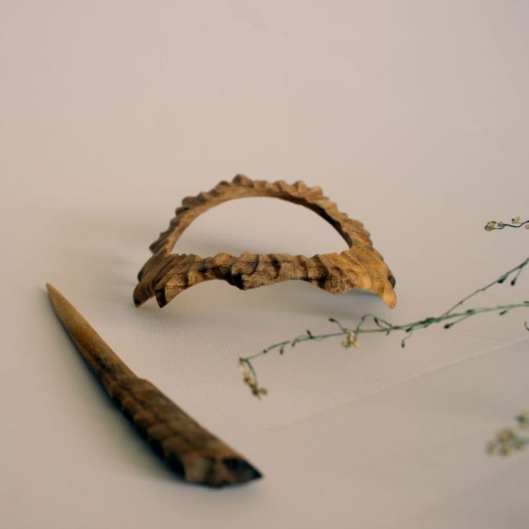 گیره مو دوتایی دستساز چوبی طرح خورشید کد 102448 — تصویر ۴