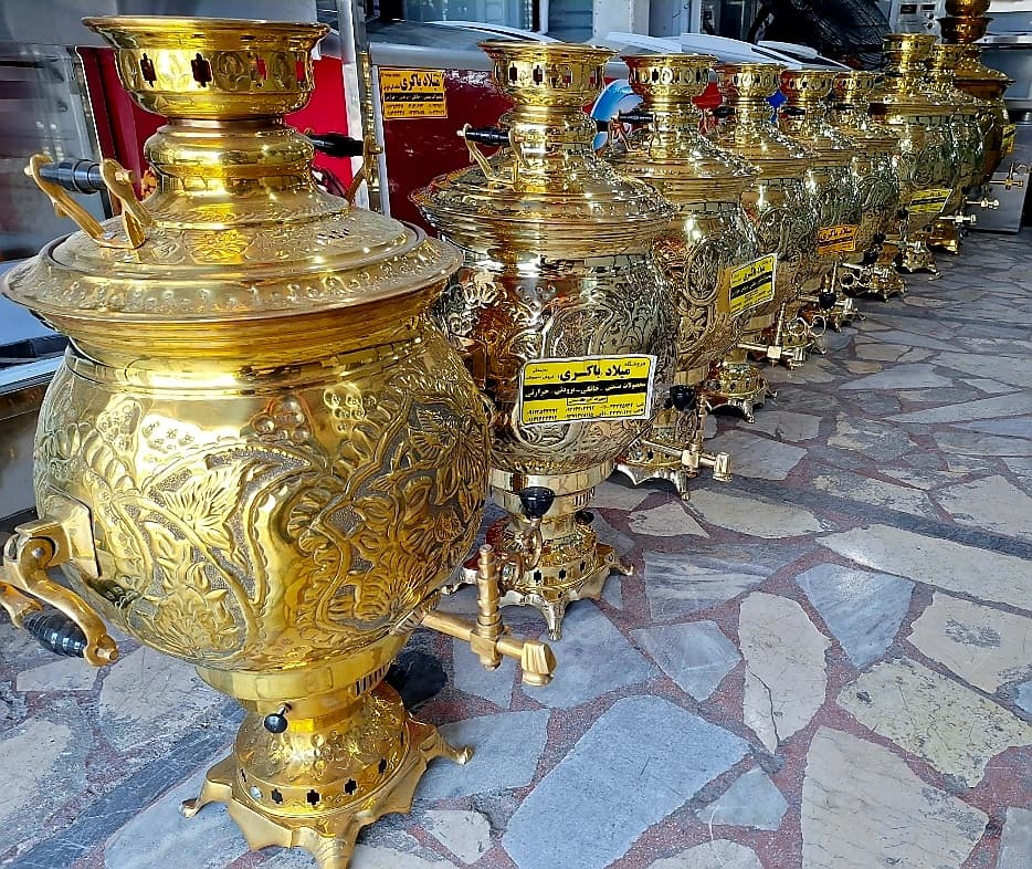 سماور گازی ورق برنجی سنتی ۸۰ لیتری طلایی تنوره دار — تصویر ۶