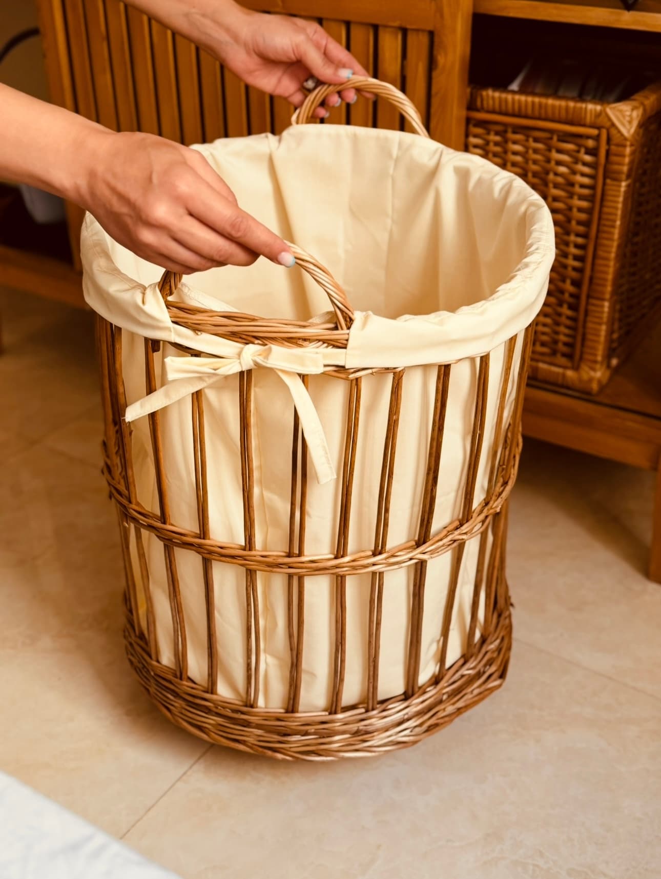 سبد لباس مروار با آستر کرم