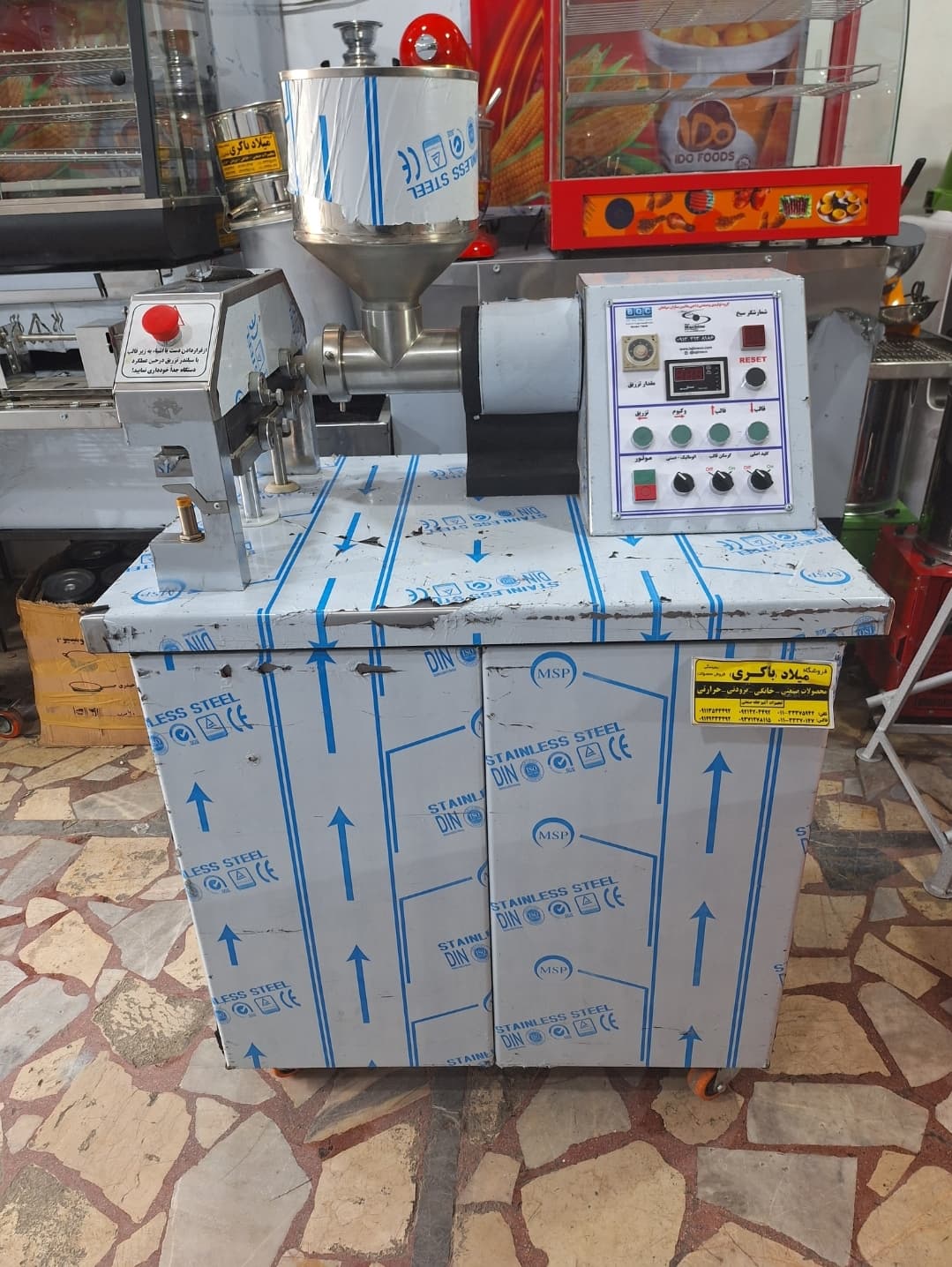 سیخ گیر کباب زن صنعتی مبله شرکت تاجی ماشین سازان سپاهان 1200 سیخ
