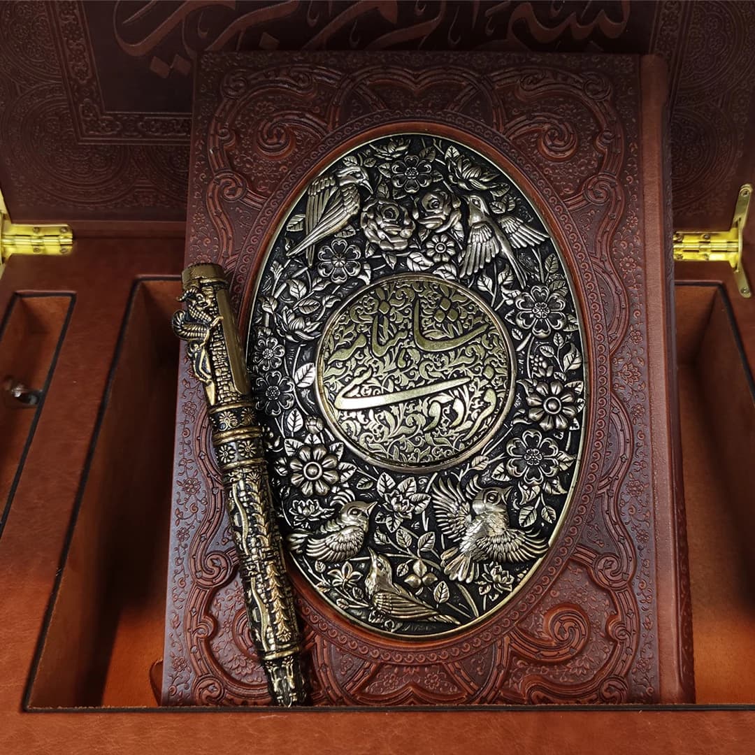 پک شاهنامه فردوسی همراه با خودکار کد 036-1 — تصویر ۴