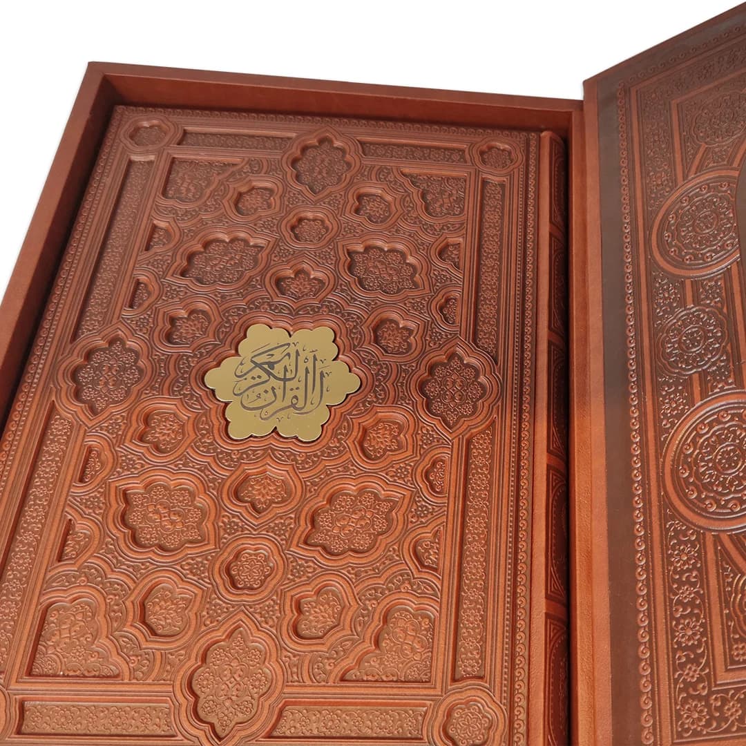 قرآن گلاسه جعبه دار جلد برجسته پلاکدار کد 162-1 — تصویر ۲