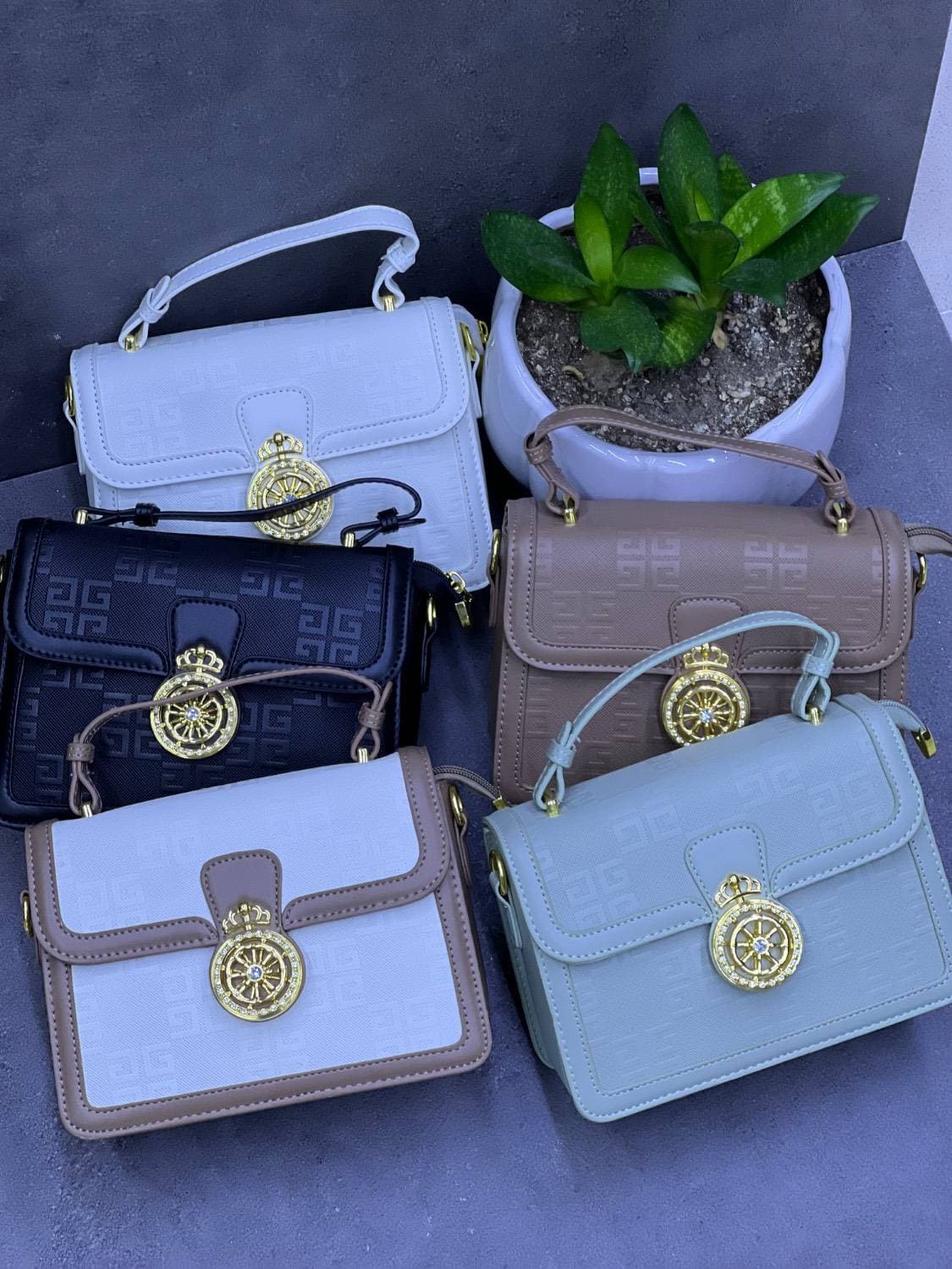 👜 کیف طرح برند | شیک، مینیمال و همیشه قابل اعتماد 🤍🖤✨🆔 کد محصول: BG062