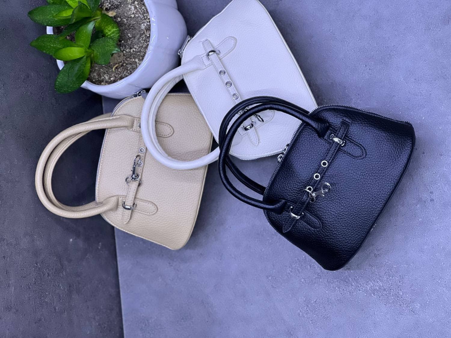 👜 کیف طرح برند | مینیمال، شیک و همیشه ترند 🤍🖤✨🆔 کد محصول: BG057