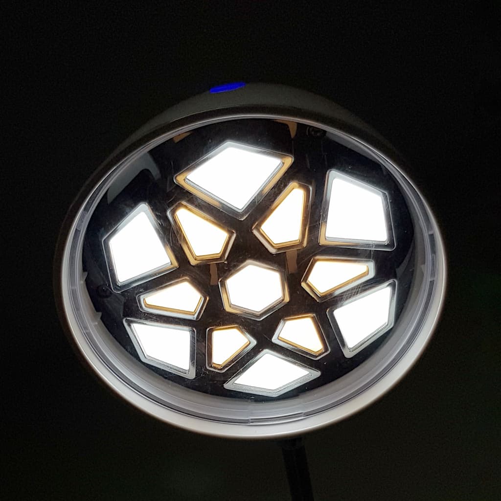 چراغ مطالعه led اداری مدل ۱۱۶۸ همراه با شارژر وایرلس — تصویر ۴