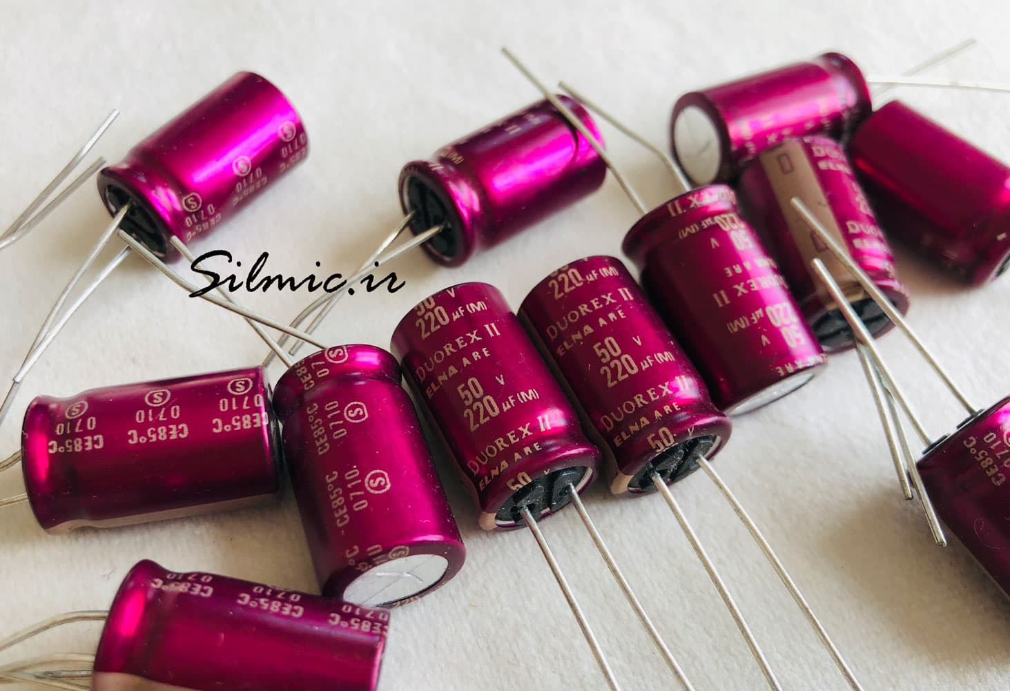 خازن های گرید صوتی 220 میکرو فاراد 50 ولت ELNA ژاپن سری حرفه ای DUOREX II — تصویر ۲