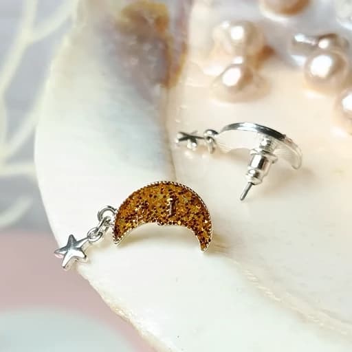 گوشواره میخی مدل ماه و ستاره رنگ ثابت