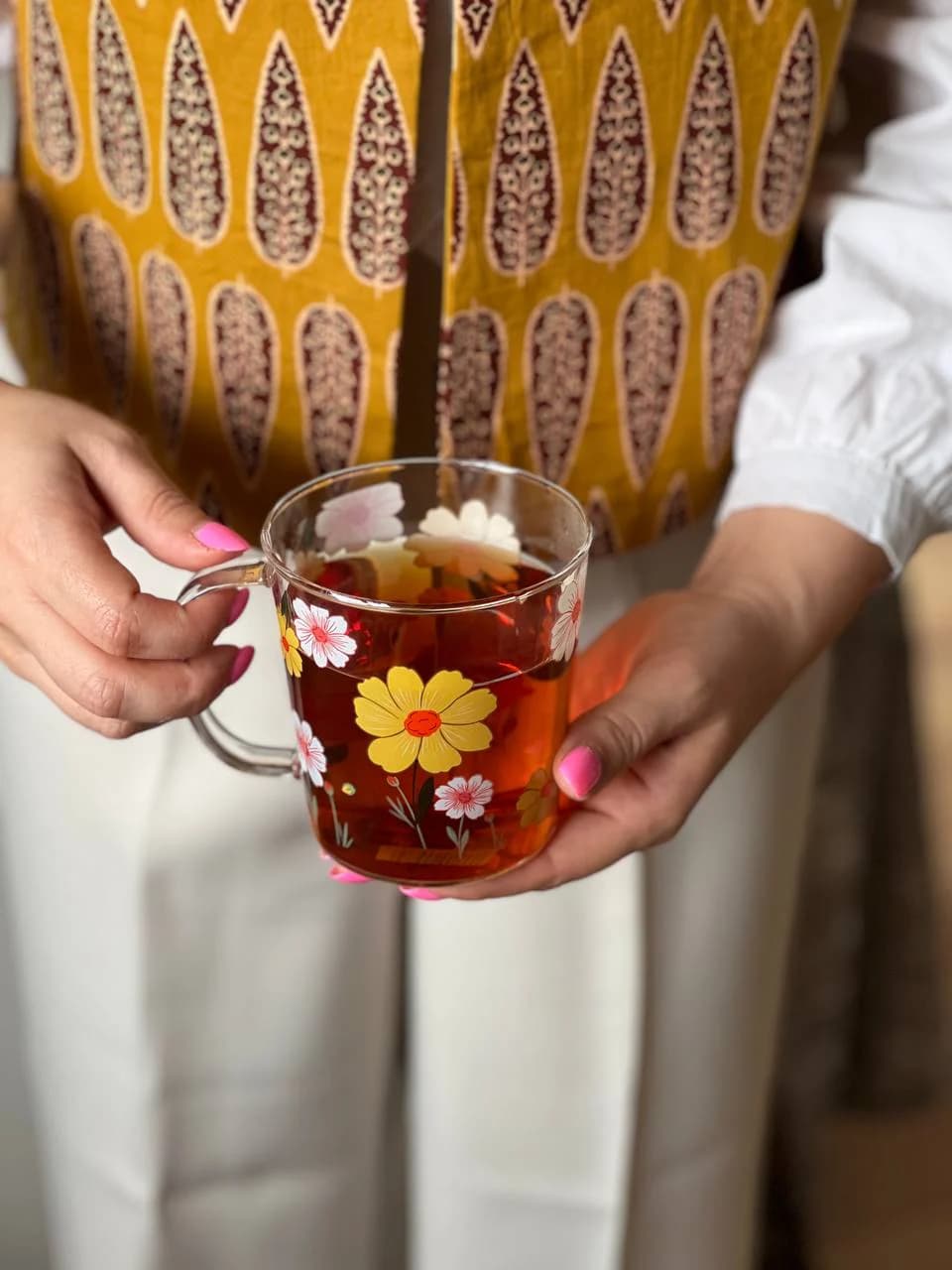 لیوان 4 عددی پیرکس دسته دار دلی deli طرح بابونه کد 1717 — تصویر ۶
