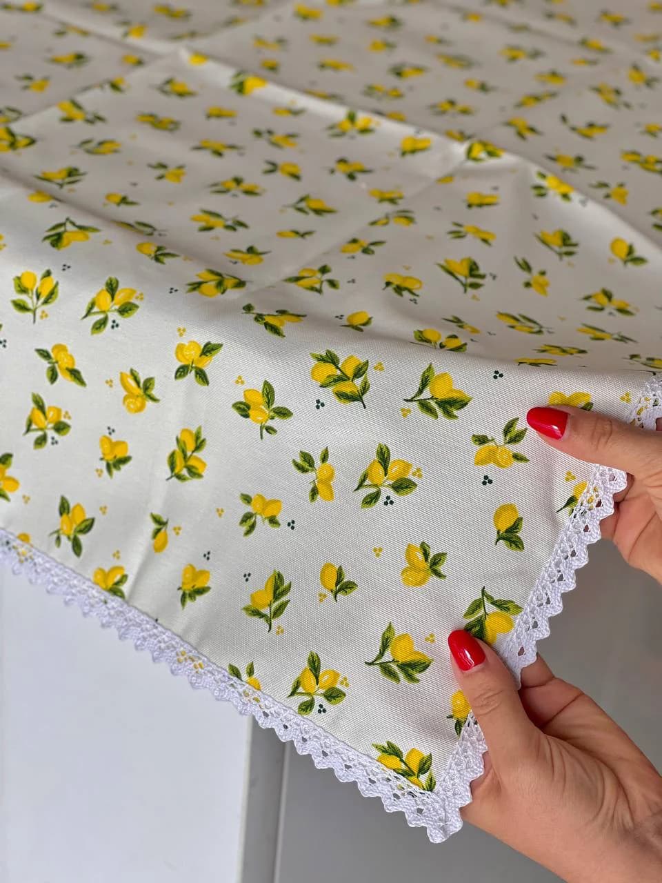 رومیزی پارچه ای مربع دور دانتل- داک طرح لیمو ریز- 100 در 100 سانت — تصویر ۲