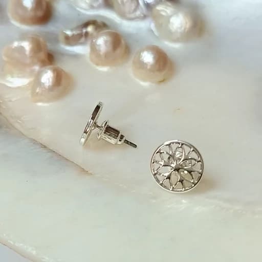 گوشواره میخی مدل شارلوت — تصویر ۲