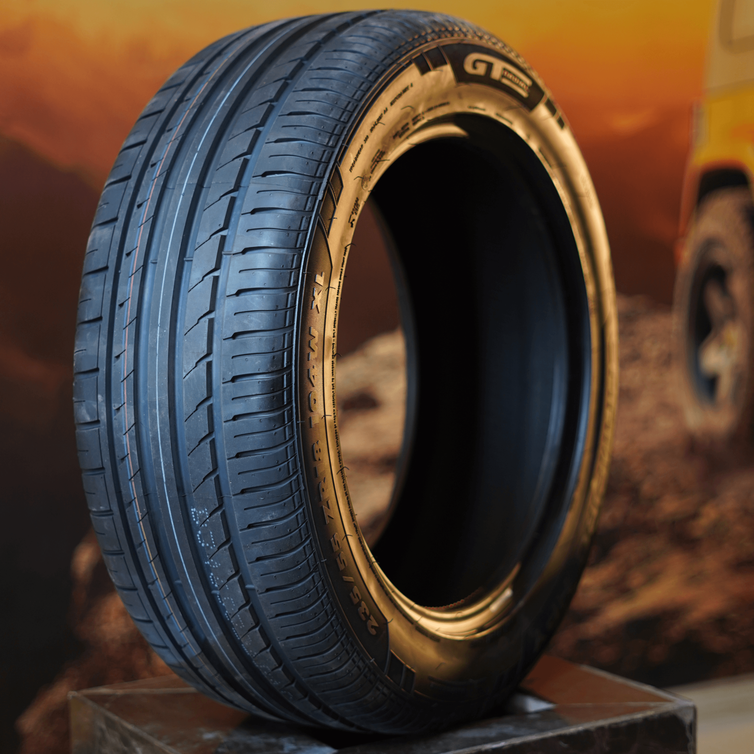 لاستیک جی تی رادیال مدل CHAMPIRO HPY سایز215/60R17