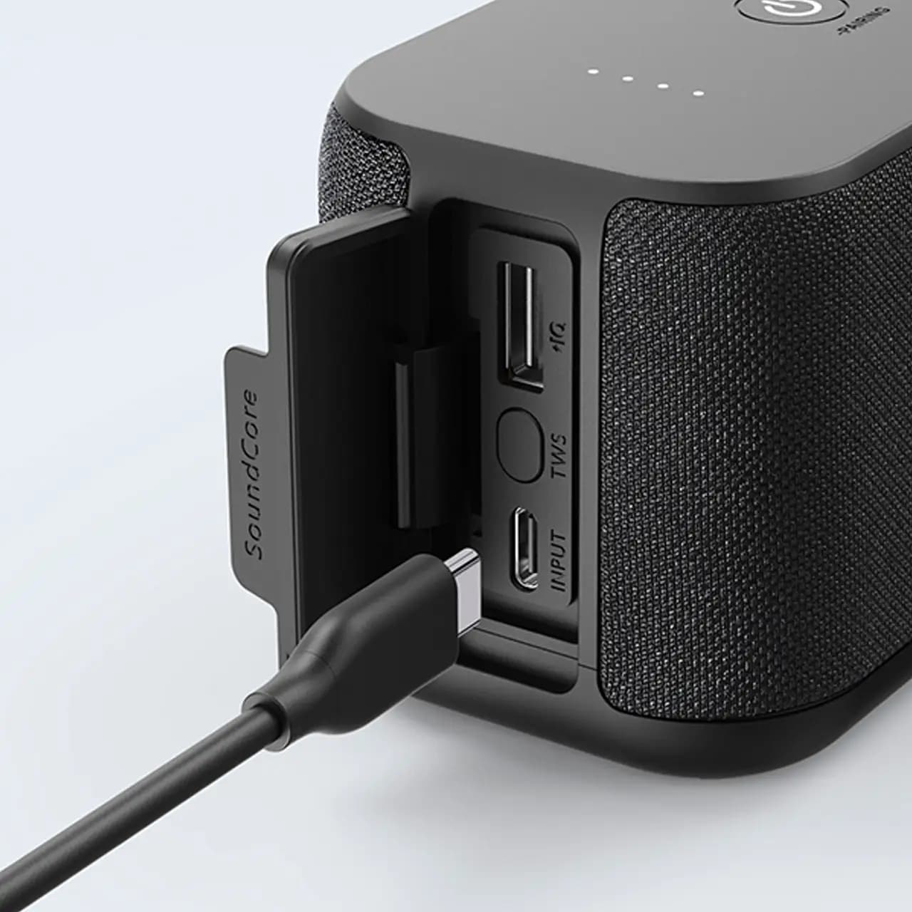 اسپیکر بلوتوثی قابل حمل انکر مدل Soundcore Boost A3145 با توان 20 وات و عمر باتری 12 ساعت — تصویر ۴