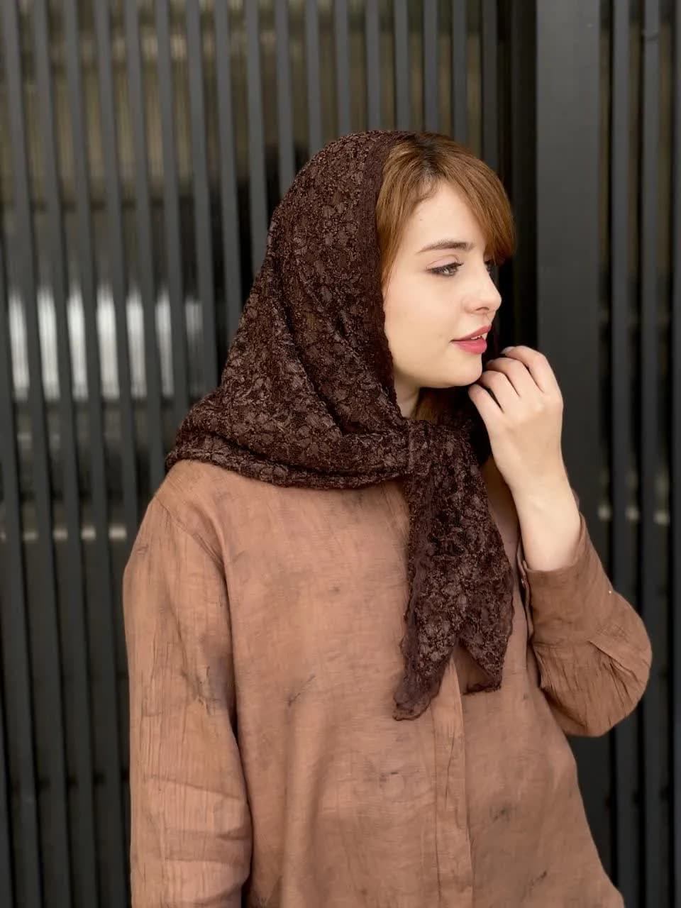 روسری سه گوش دانتل گیپوری — تصویر ۳