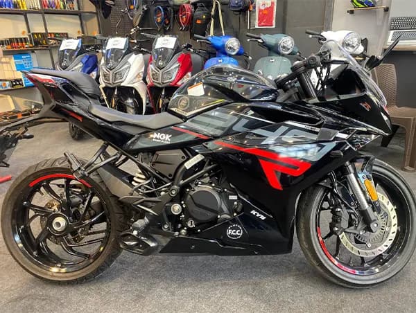 بنلی ریس سری R250R