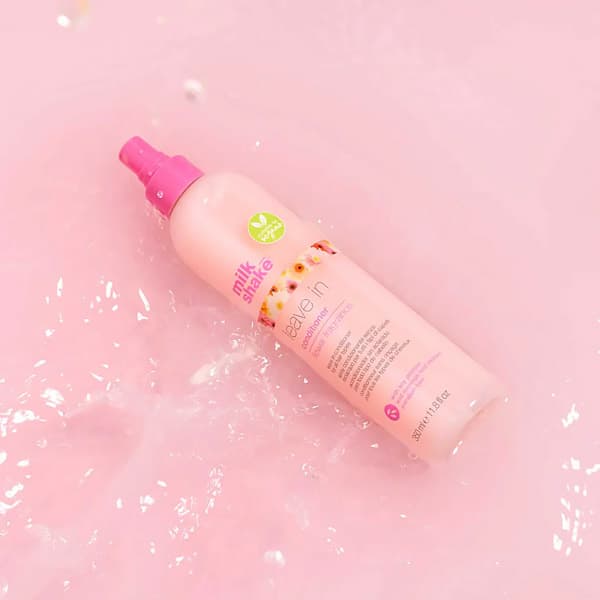 اسپری دو فاز نرم کننده مو میلک شیک مدل Leave in Conditioner حاوی رایحه گل مناسب انواع مو حجم 350 میل — تصویر ۳