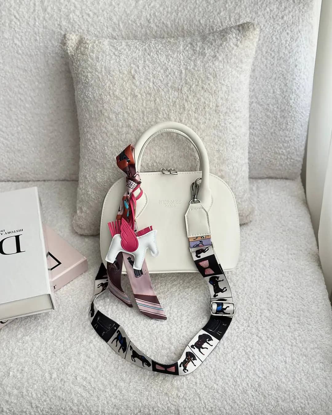 کیف زنانه هلالی هرمس Hermes — تصویر ۳