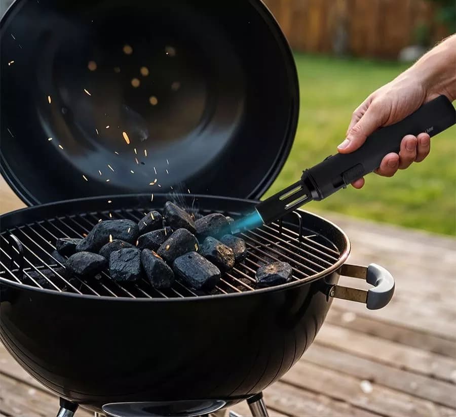 فندک مشعلی ضد باد گرین لاین مدل Storm Lighter X | دمای شعله ۱۳۰۰ درجه، گاز بوتان قابل شارژ مجدد، طول شعله قابل تنظیم تا ۵ سانتی‌متر، بدنه فولاد و آلومینیوم – مقاوم در برابر باد — تصویر ۴
