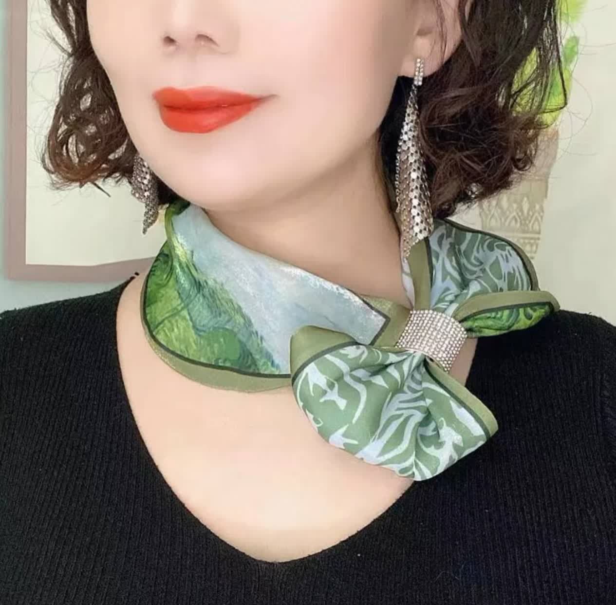 دستمال گردن پهن نگین دار باندانا — تصویر ۸
