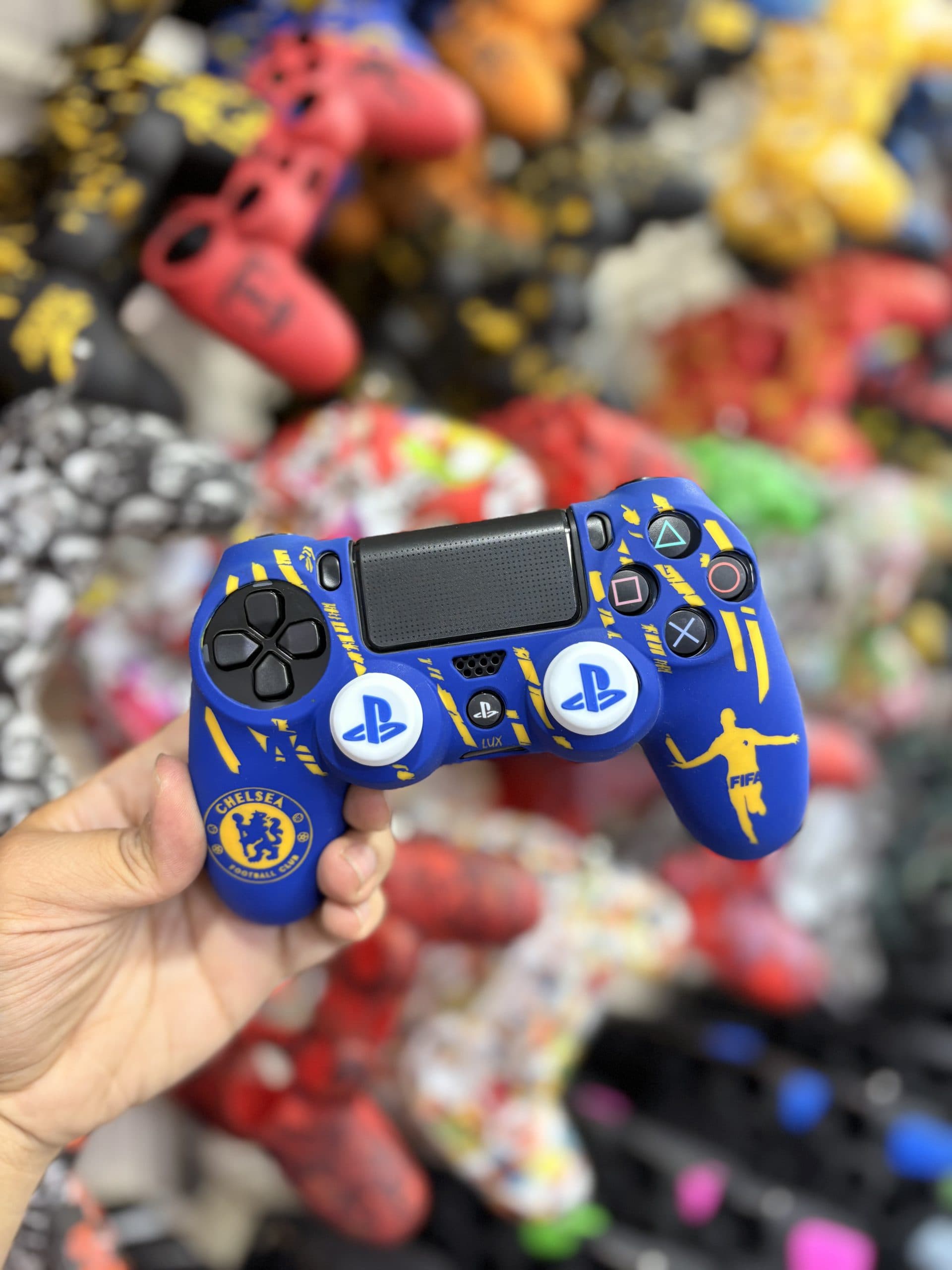 کاور دسته سیلیکونی Ps4 + دو عدد سر آنالوگ برجسته chelsea