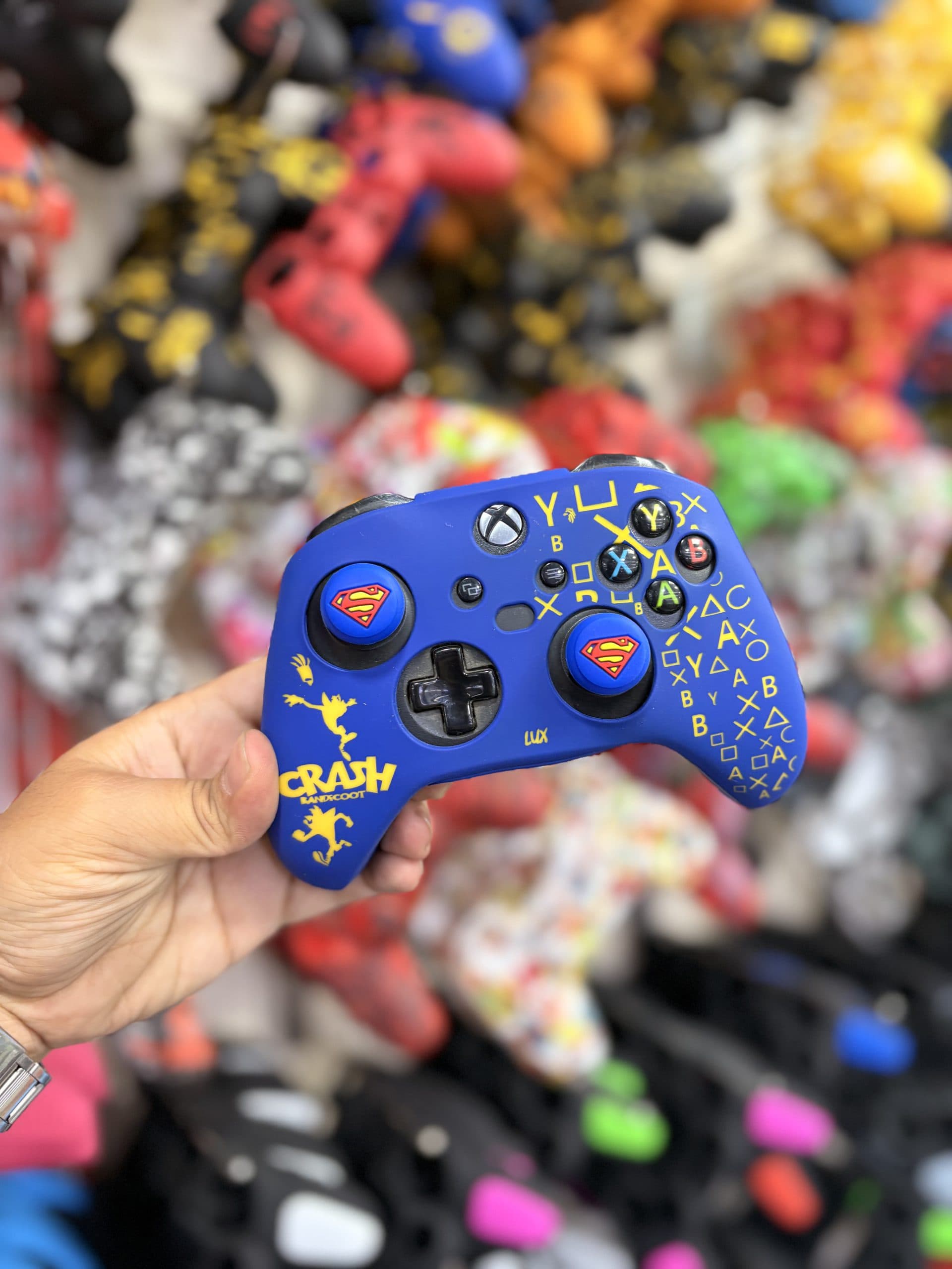 کاور دسته سیلیکونی xbox series ضد ضربه + دو عدد سر آنالوگ ( کراش)