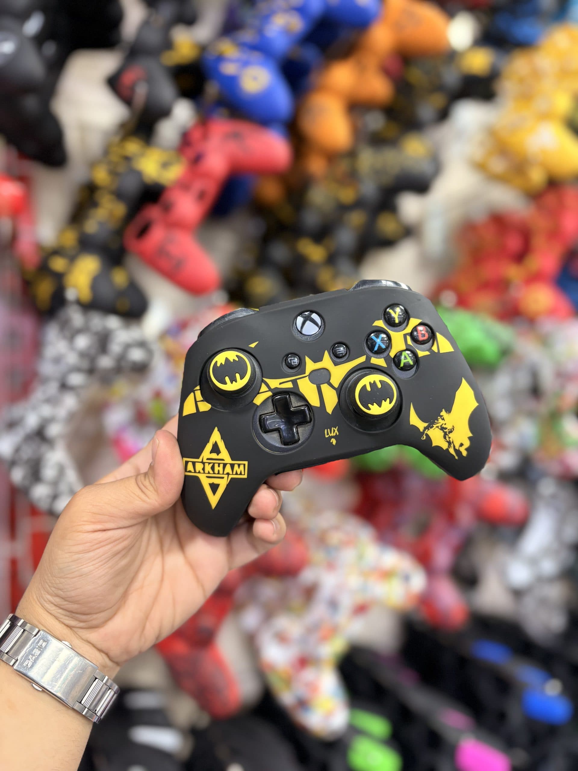 کاور دسته سیلیکونی xbox series ضد ضربه + دو عدد سر آنالوگ ( بتمن)