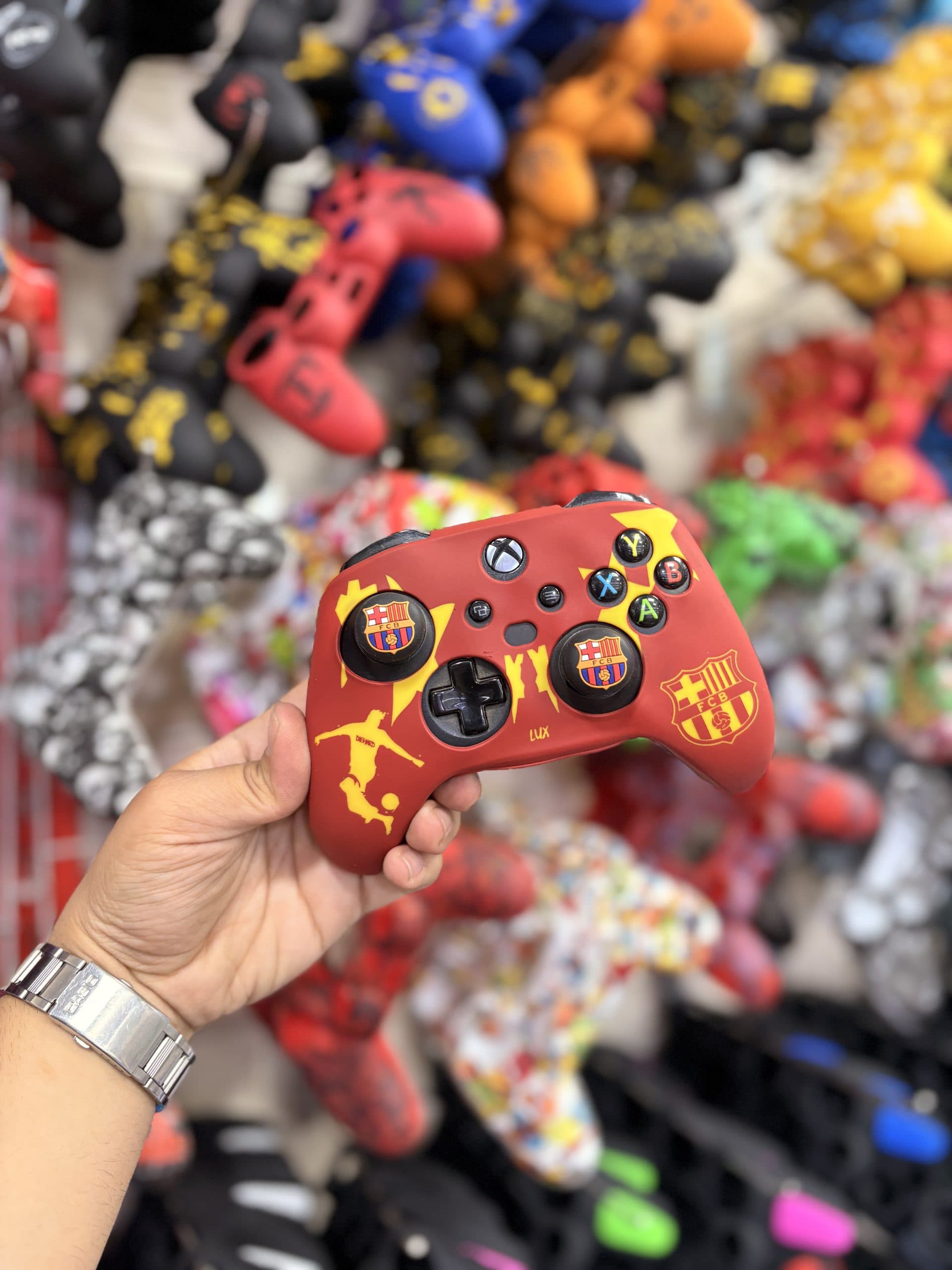 کاور دسته سیلیکونی xbox series ضد ضربه + دو عدد سر آنالوگ (بارسا)
