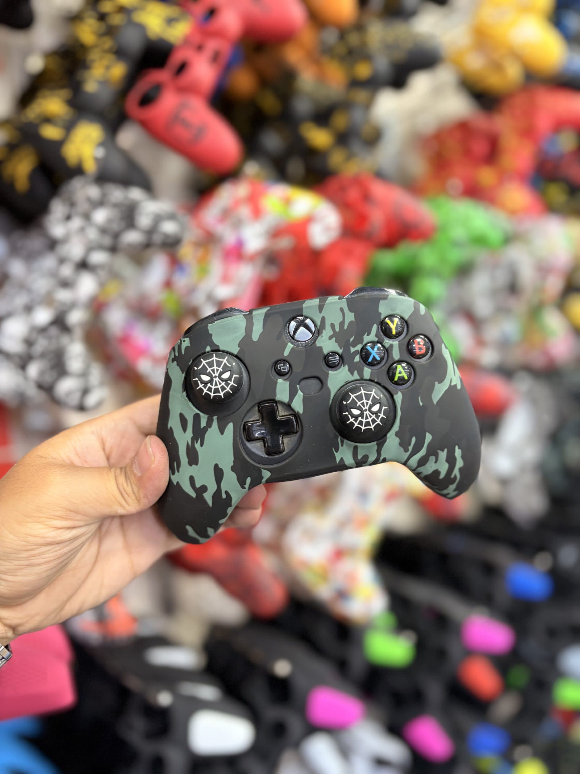 کاور دسته سیلیکونی xbox series ضد ضربه + دو عدد سر آنالوگ (چریک نایت)