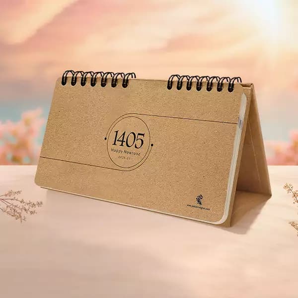 تقویم رومیزی 1405 مدل کرافت کلاسیک کد 1450 — تصویر ۲