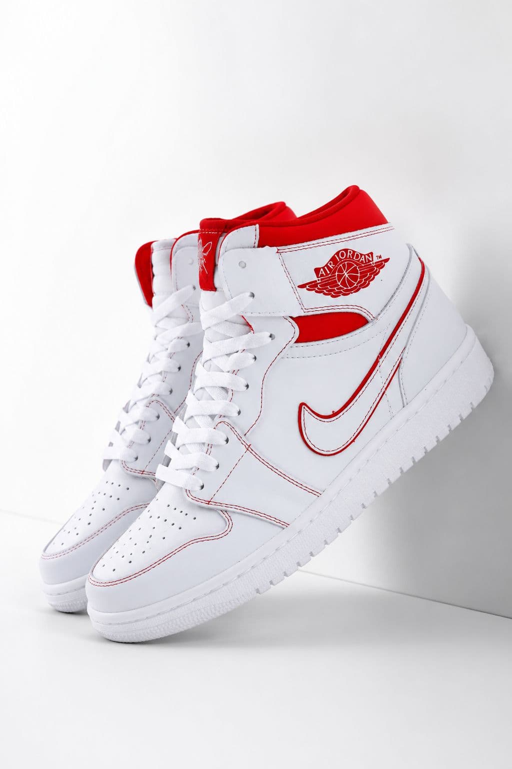 کفش بسکتبال نایک مدل JORDAN 1 ساقدار سفید قرمز رد فانتوم ۳۷ تا ۴۴ با بند اضافی