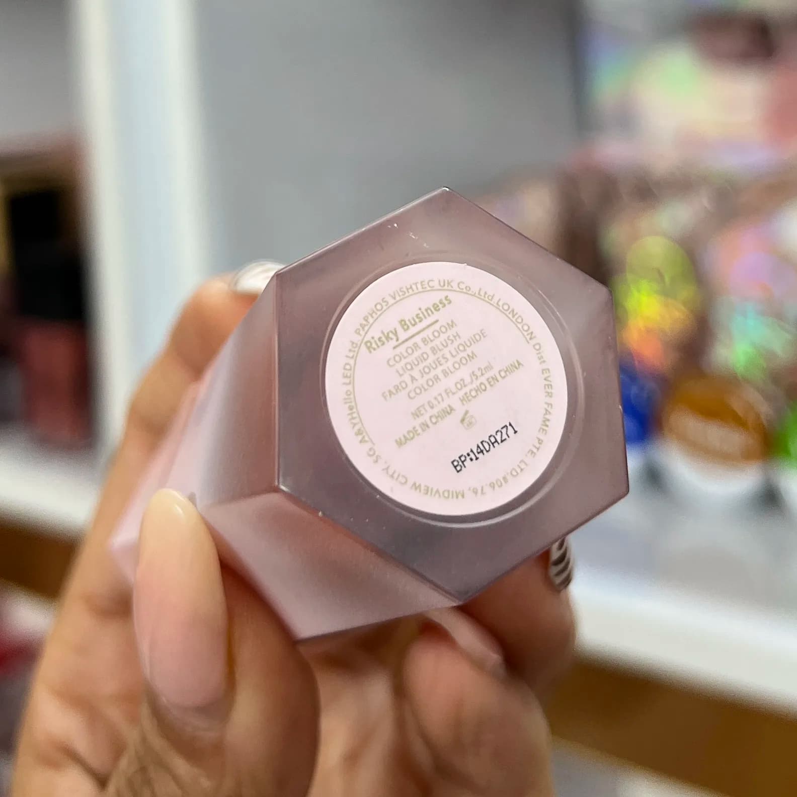 رژگونه مایع شیگلم رنگ Risky Business — تصویر ۷